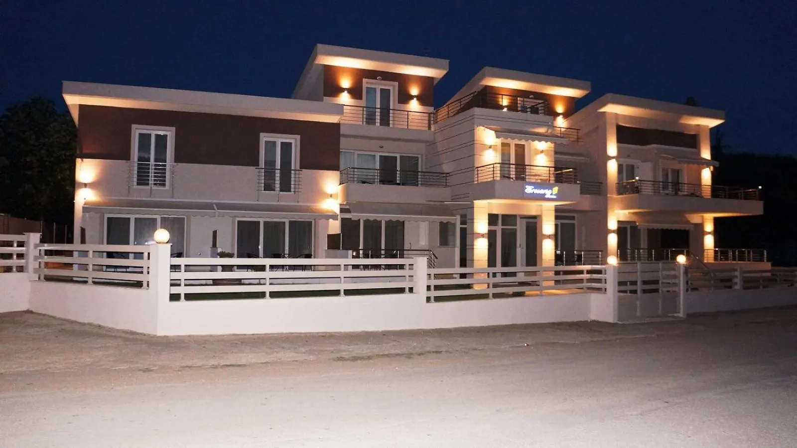 ניקיטי Erosaria Suites מלון דירות