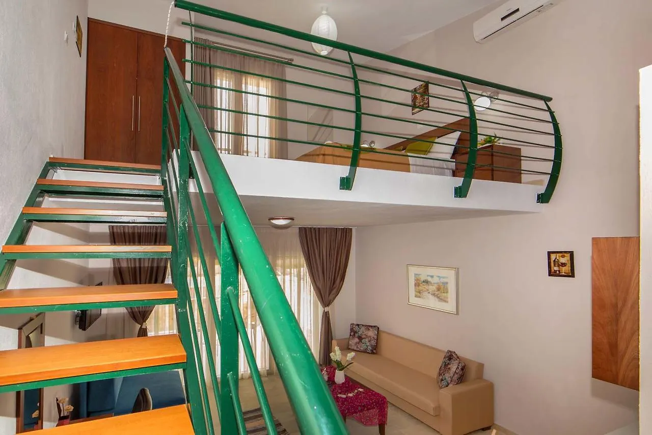 ניקיטי Erosaria Suites מלון דירות