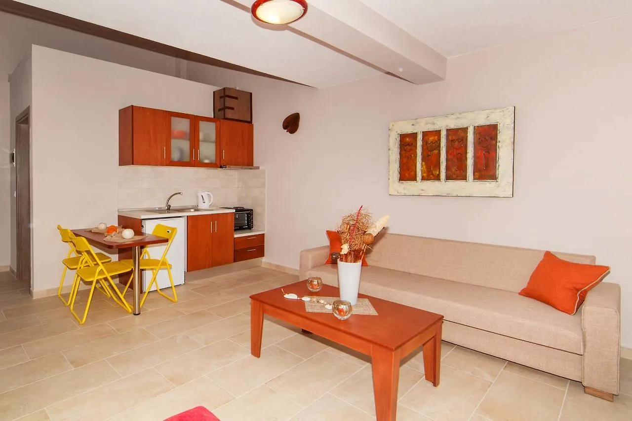 ניקיטי Erosaria Suites 0*,